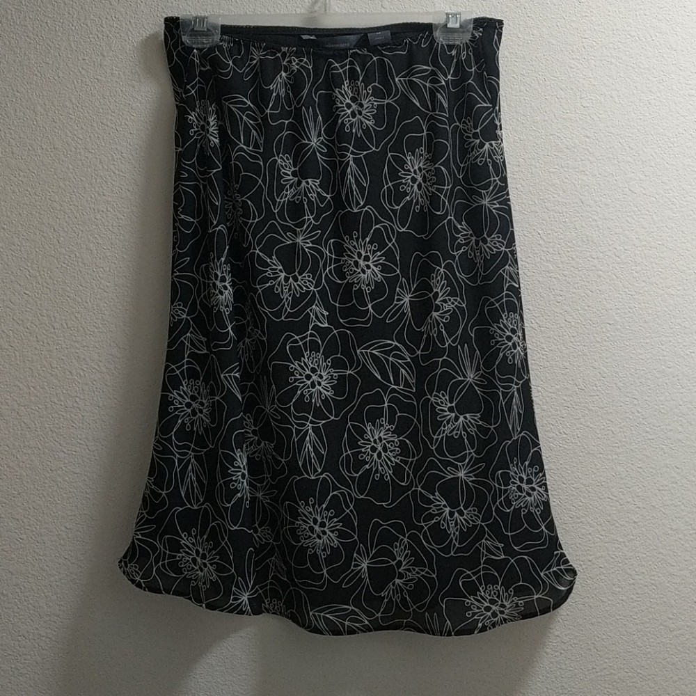 Hillard And Hansons Skirt.Size M Elastic Waist .